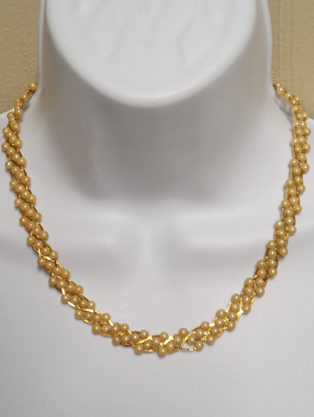 Vintage NECKLACE GOLDTONE AND FAUX Pearl NECKLACE Sarah Coventry 18" Length